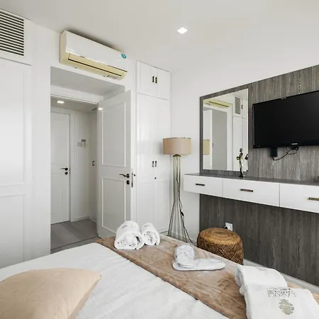 Lazuli Sea View Beachfront Ap 253 Апартаменти *