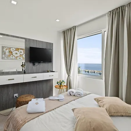 Апартаменти Lazuli Sea View Beachfront Ap 253 *