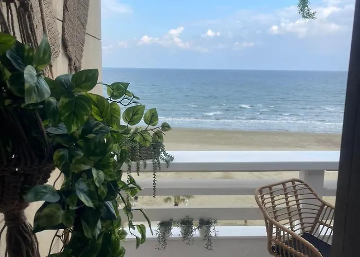 Lazuli Sea View Beachfront Ap 253 ラルナカ