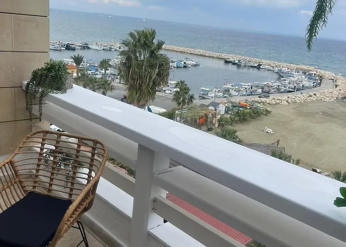 Lazuli Sea View Beachfront Ap 253 * Ларнака