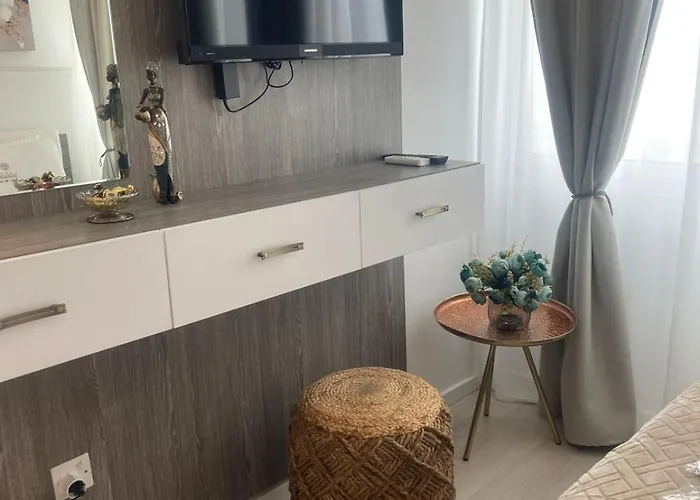 Lazuli Sea View Beachfront Ap 253 Апартаменти Ларнака