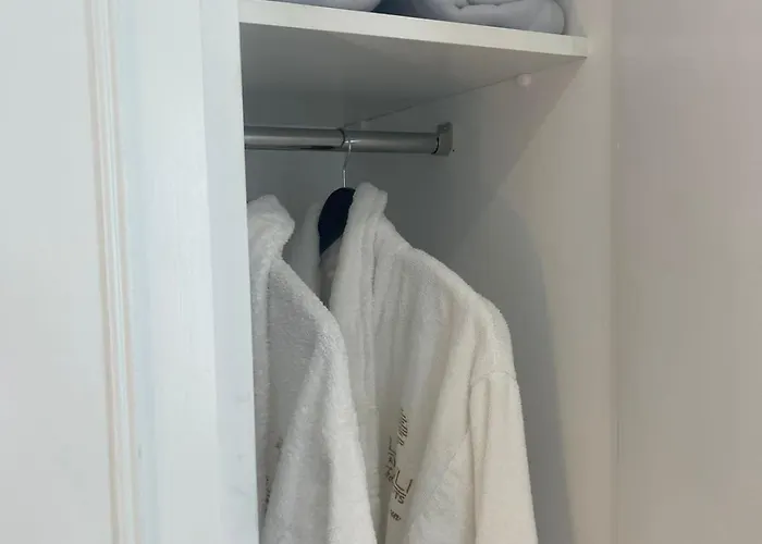 Апартаменти Lazuli Sea View Beachfront Ap 253