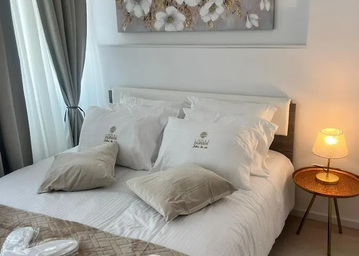 Апартаменти Lazuli Sea View Beachfront Ap 253 *