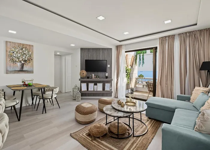 Lazuli Sea View Beachfront Ap 253 * Ларнака