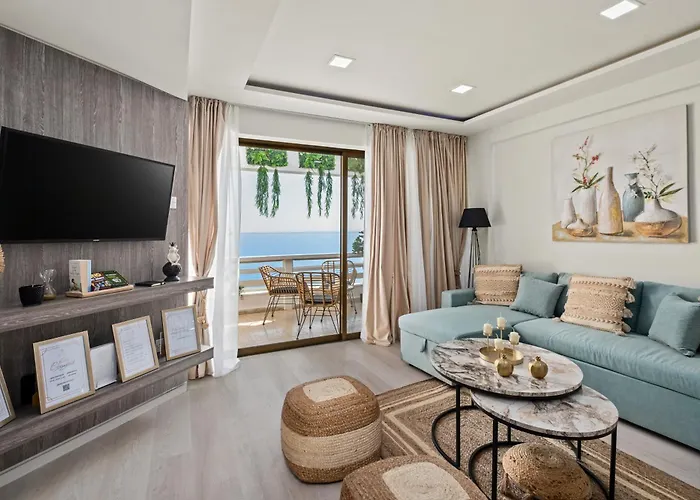 Апартаменти Lazuli Sea View Beachfront Ap 253 *