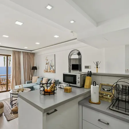 Апартаменти Lazuli Sea View Beachfront Ap 253